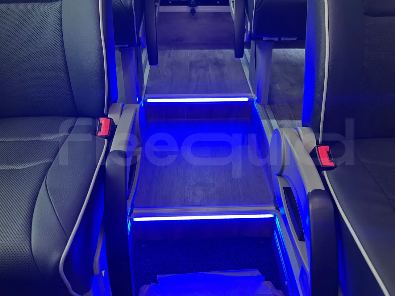 Iveco Indcar Wing/ Euro 6 - 152 Kw - 8.524 Mt - floor hatches photo