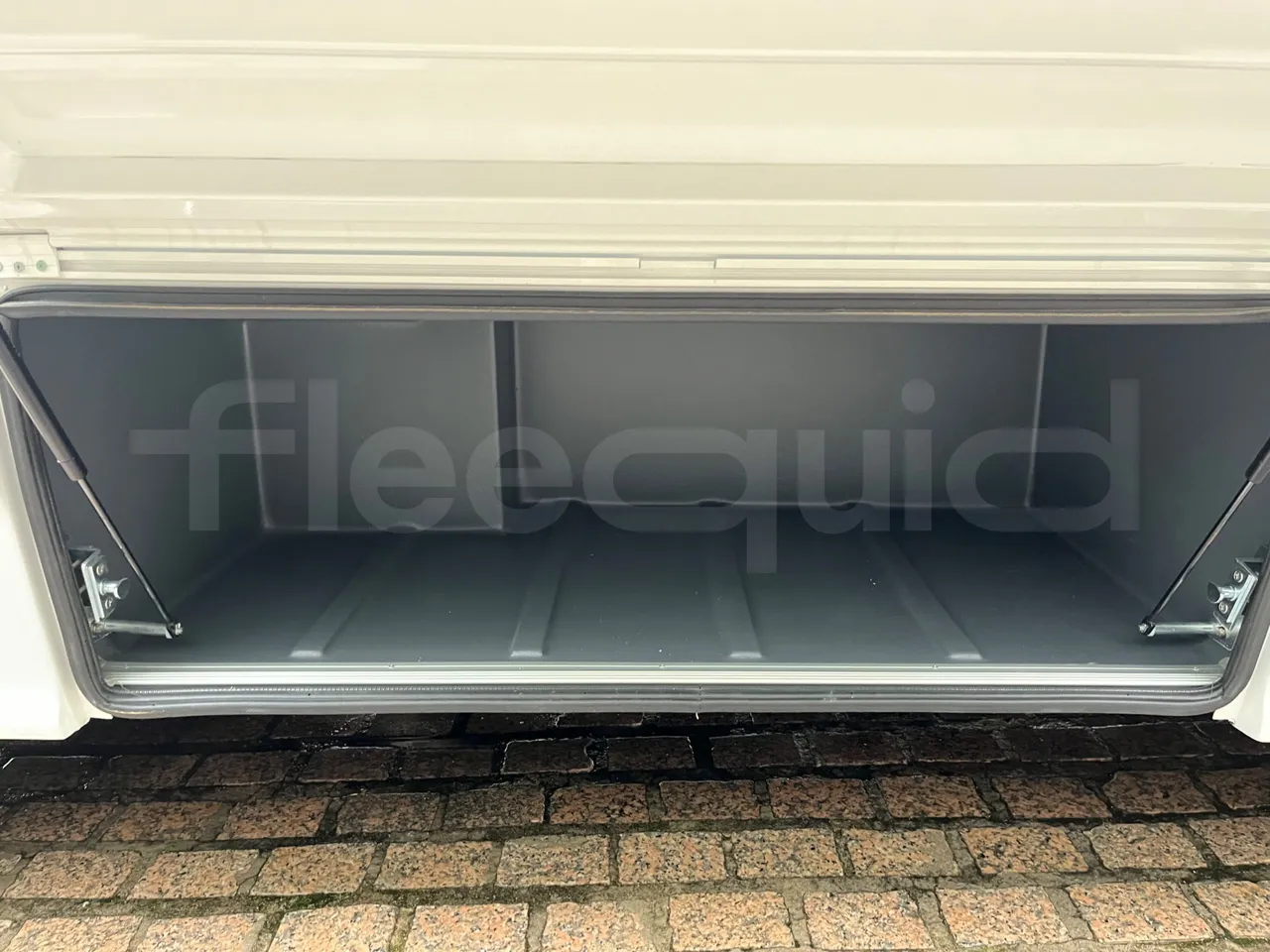 Iveco Indcar Wing/ Euro 6 - 152 Kw - 8.524 Mt - luggage rack photo