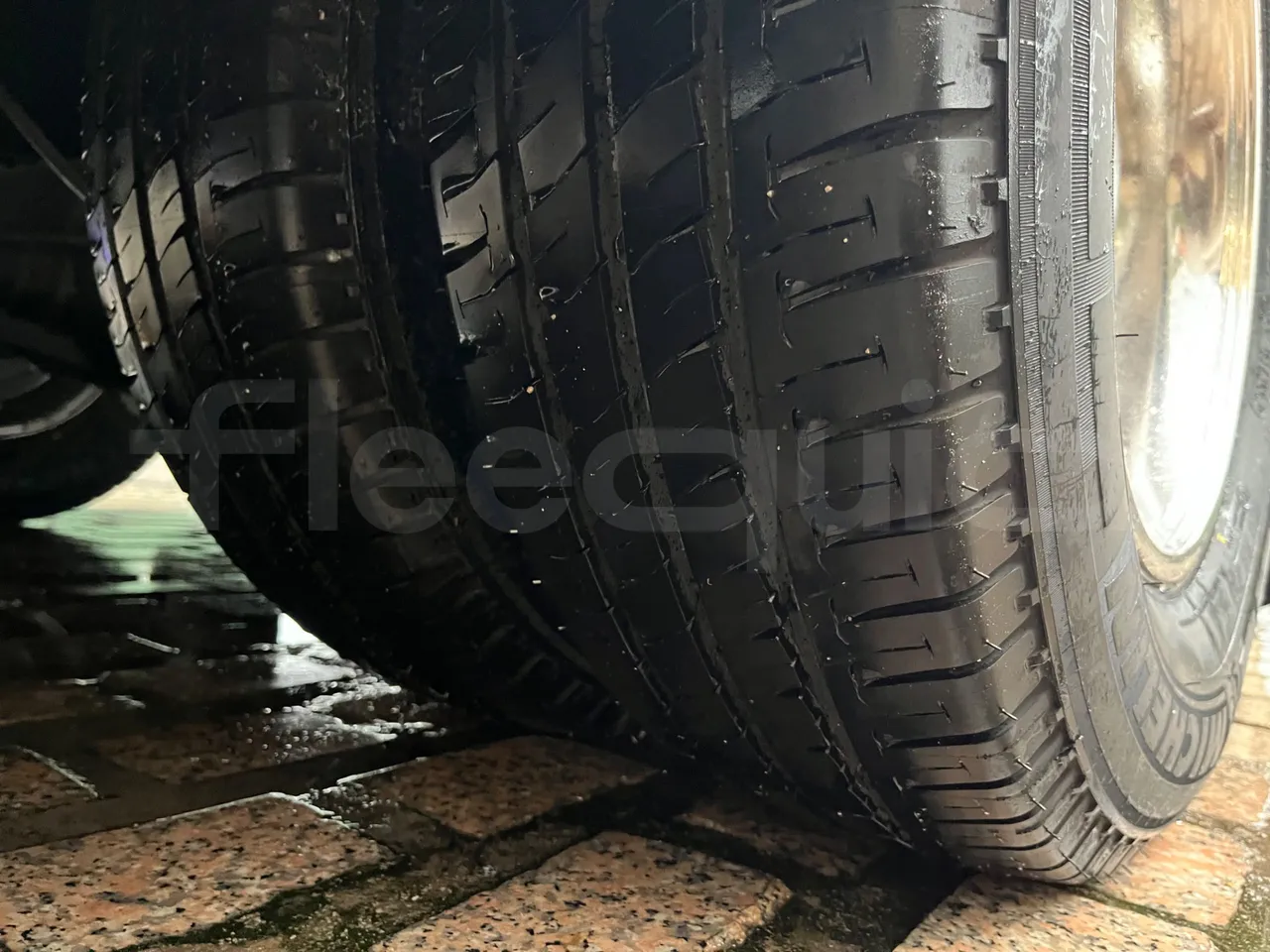 Iveco Indcar Wing/ Euro 6 - 152 Kw - 8.524 Mt - tread condition front tires left