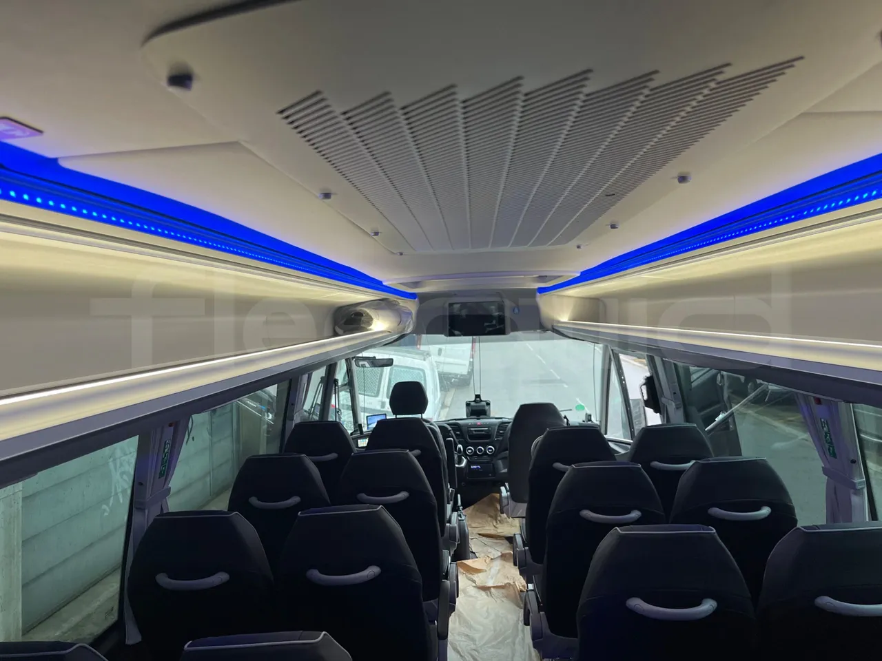 Iveco Indcar Wing/ Euro 6 - 152 Kw - 8.524 Mt - overhead compartments photo