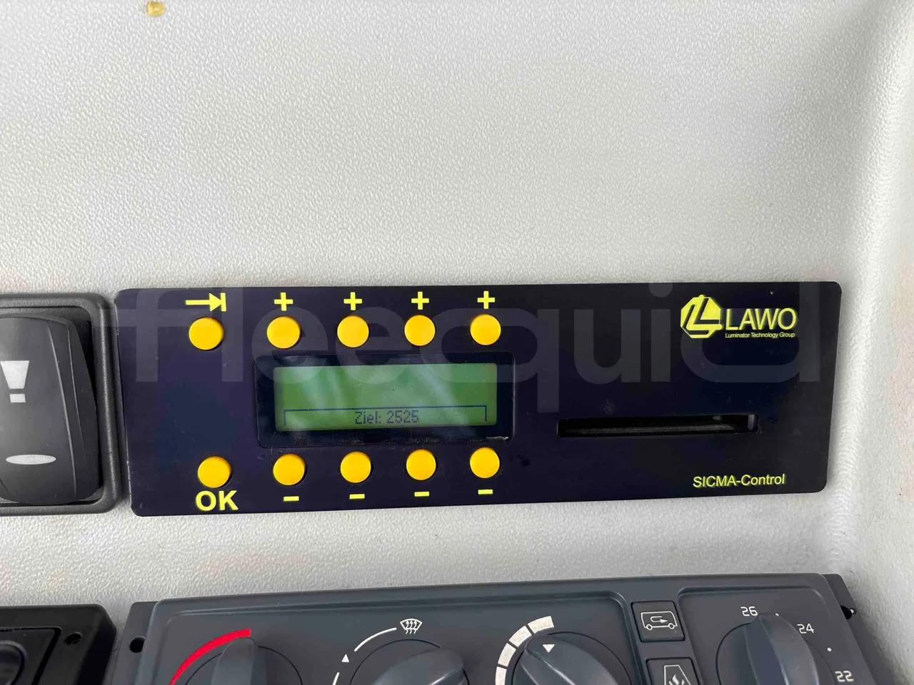 Volvo 8900LE B7R - EUR5 - 213kW - 12.097m - command unit indicators