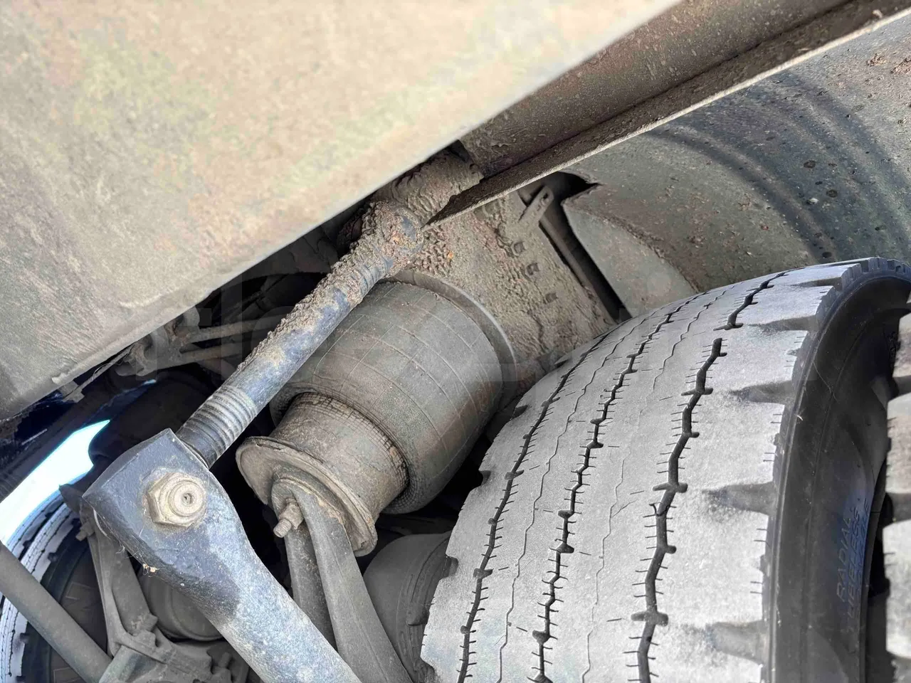 Volvo 8900LE B7R - EUR5 - 213kW - 12.097m - axel 2 air springs 2 left