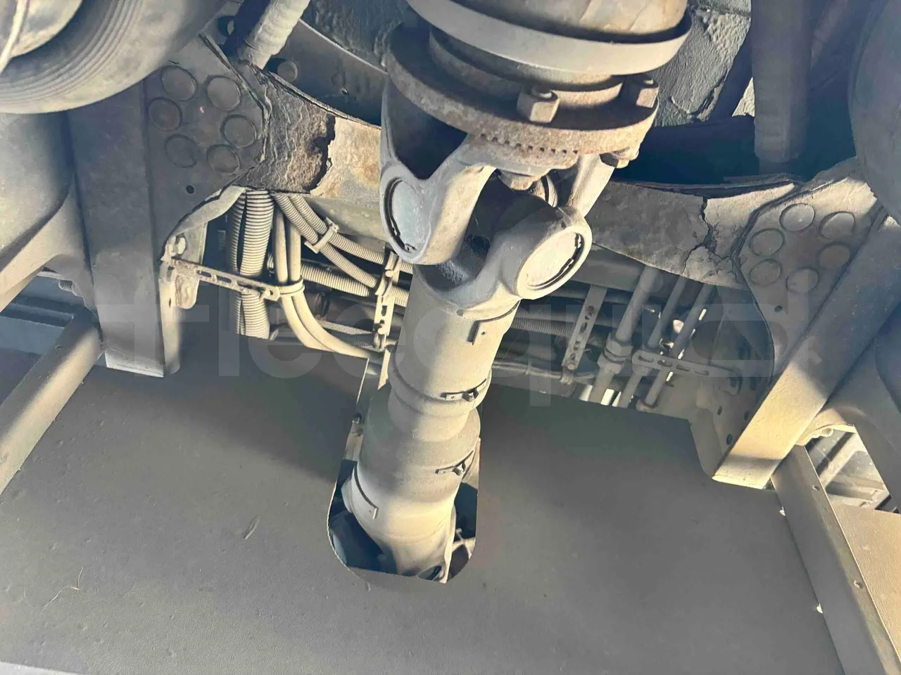 Volvo 8900LE B7R - EUR5 - 213kW - 12.097m - driveshaft photo