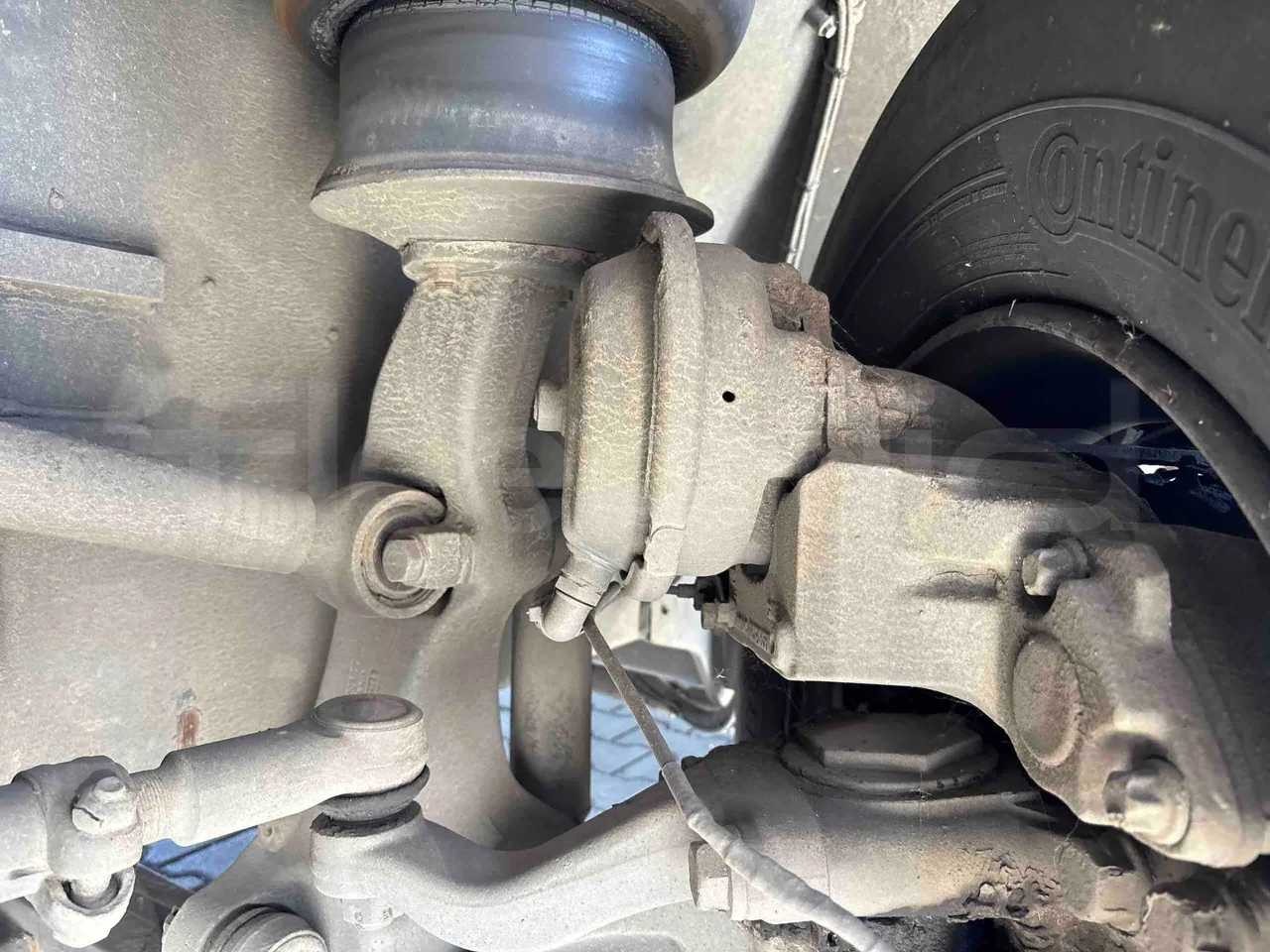 Volvo 8900LE B7R - EUR5 - 213kW - 12.097m - front brake calipers left