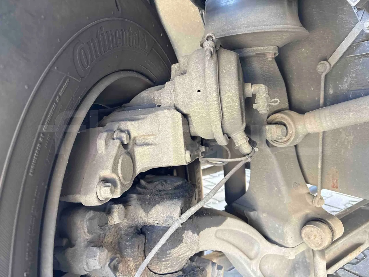 Volvo 8900LE B7R - EUR5 - 213kW - 12.097m - front brake calipers right