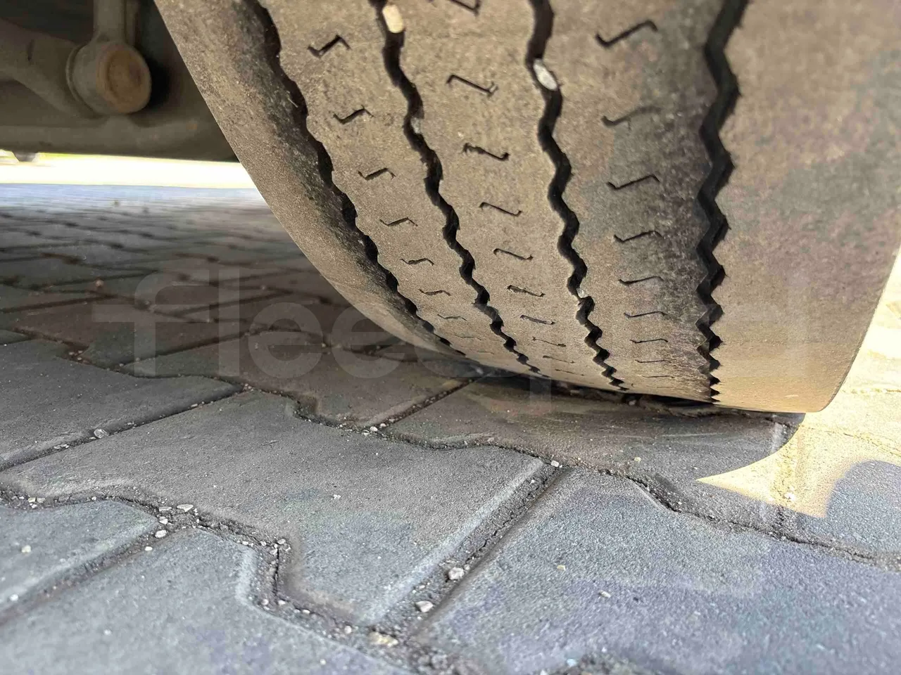 Volvo 8900LE B7R - EUR5 - 213kW - 12.097m - tread condition front tires left