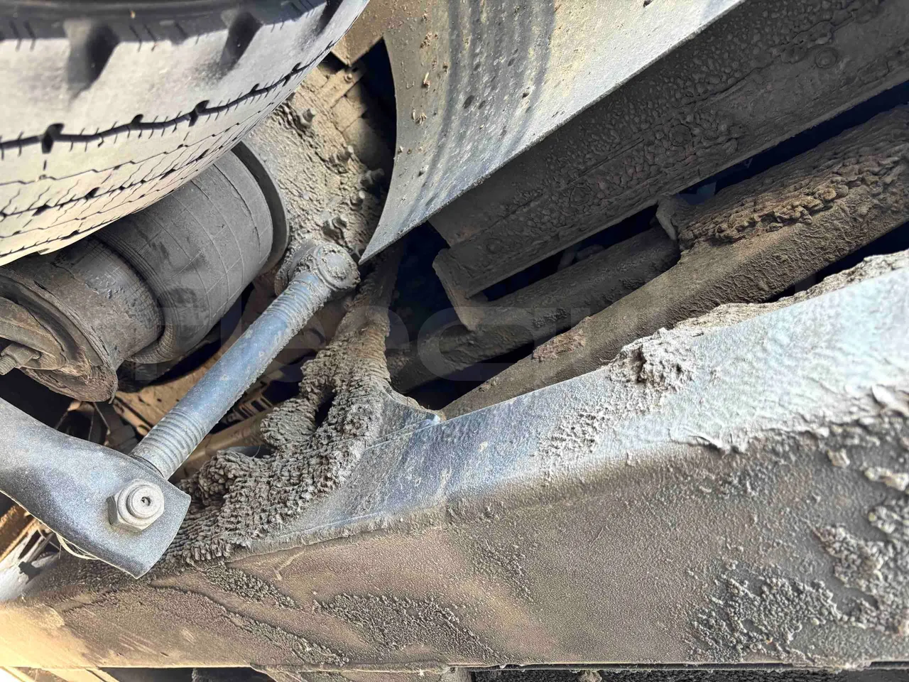 Volvo 8900LE B7R - EUR5 - 213kW - 12.097m - axle 2 shock absorbers 2 left
