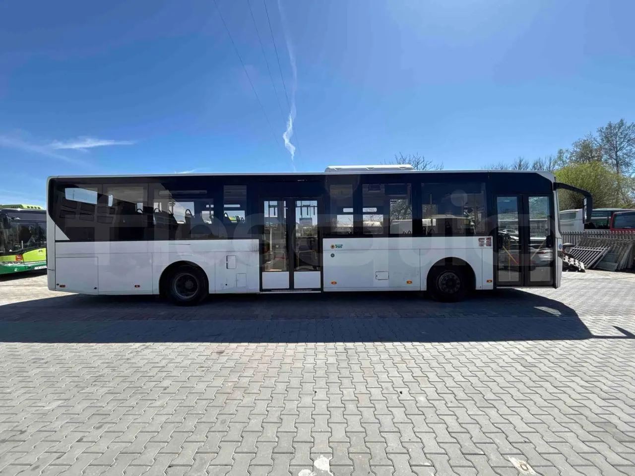 Volvo 8900LE B7R - EUR5 - 213kW - 12.097m - right side doors closed