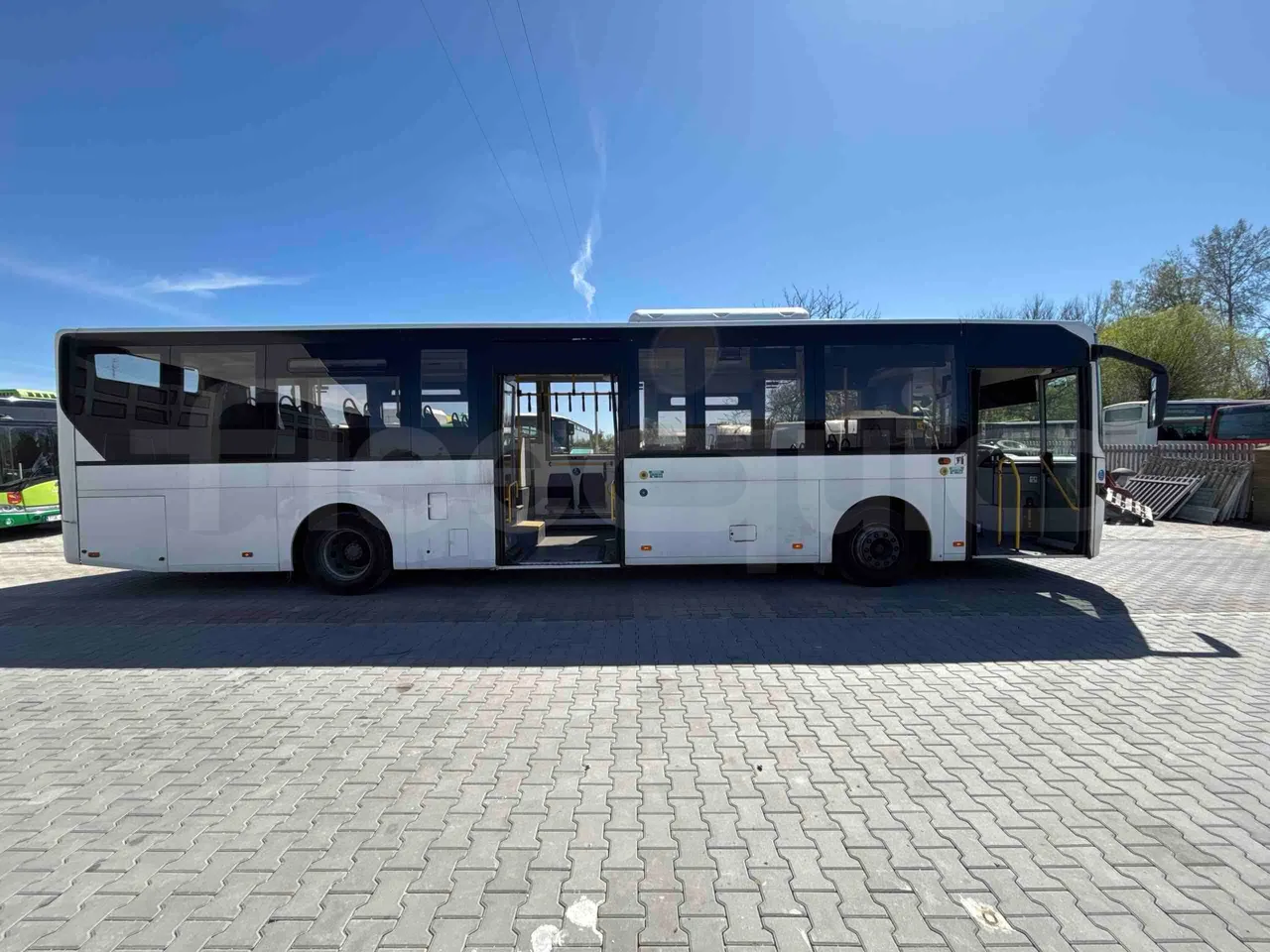 Volvo 8900LE B7R - EUR5 - 213kW - 12.097m - right side doors open