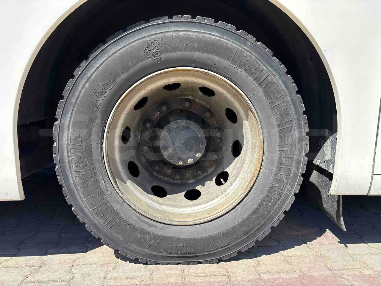 Volvo 8900LE B7R - EUR5 - 213kW - 12.097m - rear left tire photo