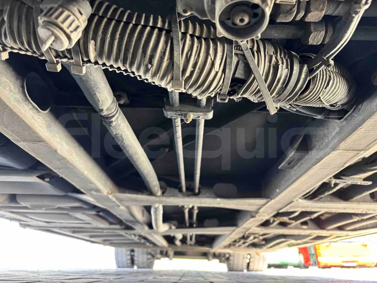 Volvo 8900LE B7R - EUR5 - 213kW - 12.097m - central undercarriage photo