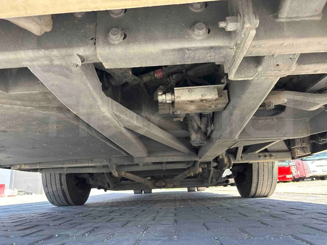 Volvo 8900LE B7R - EUR5 - 213kW - 12.097m - front undercarriage from front