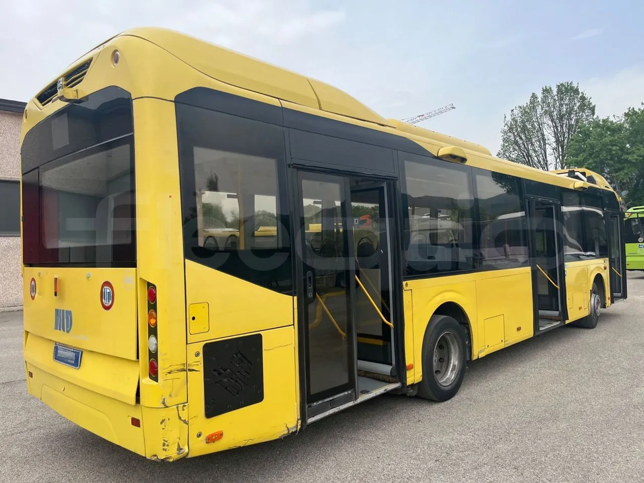 Volvo B4SC 7900  - Euro6 - 177kW - 12.134mt - 3/4 right rear doors open