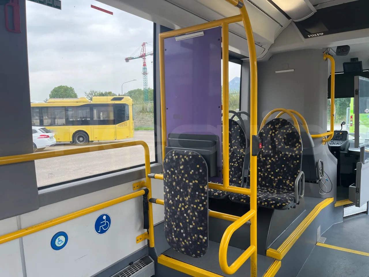 Volvo B4SC 7900  - Euro6 - 177kW - 12.134mt - usb charging detail