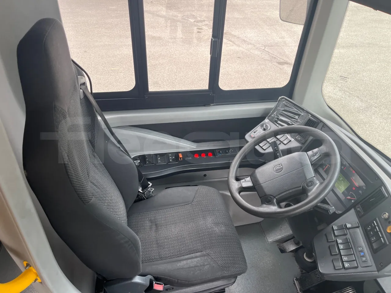 Volvo B4SC 7900  - Euro6 - 177kW - 12.134mt - driver's seat photo