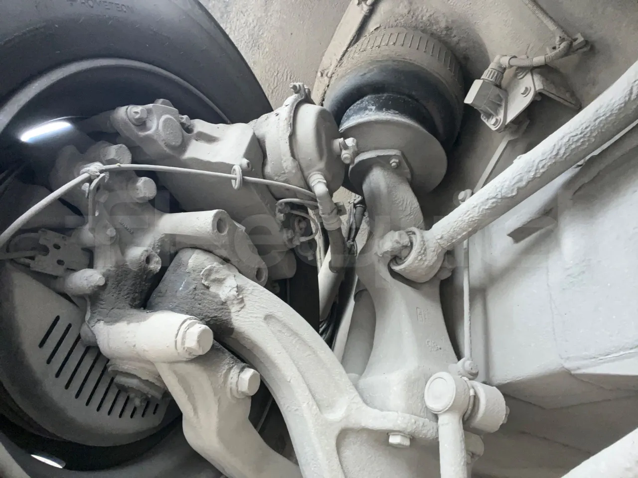 Volvo B4SC 7900  - Euro6 - 177kW - 12.134mt - front shock absorbers right