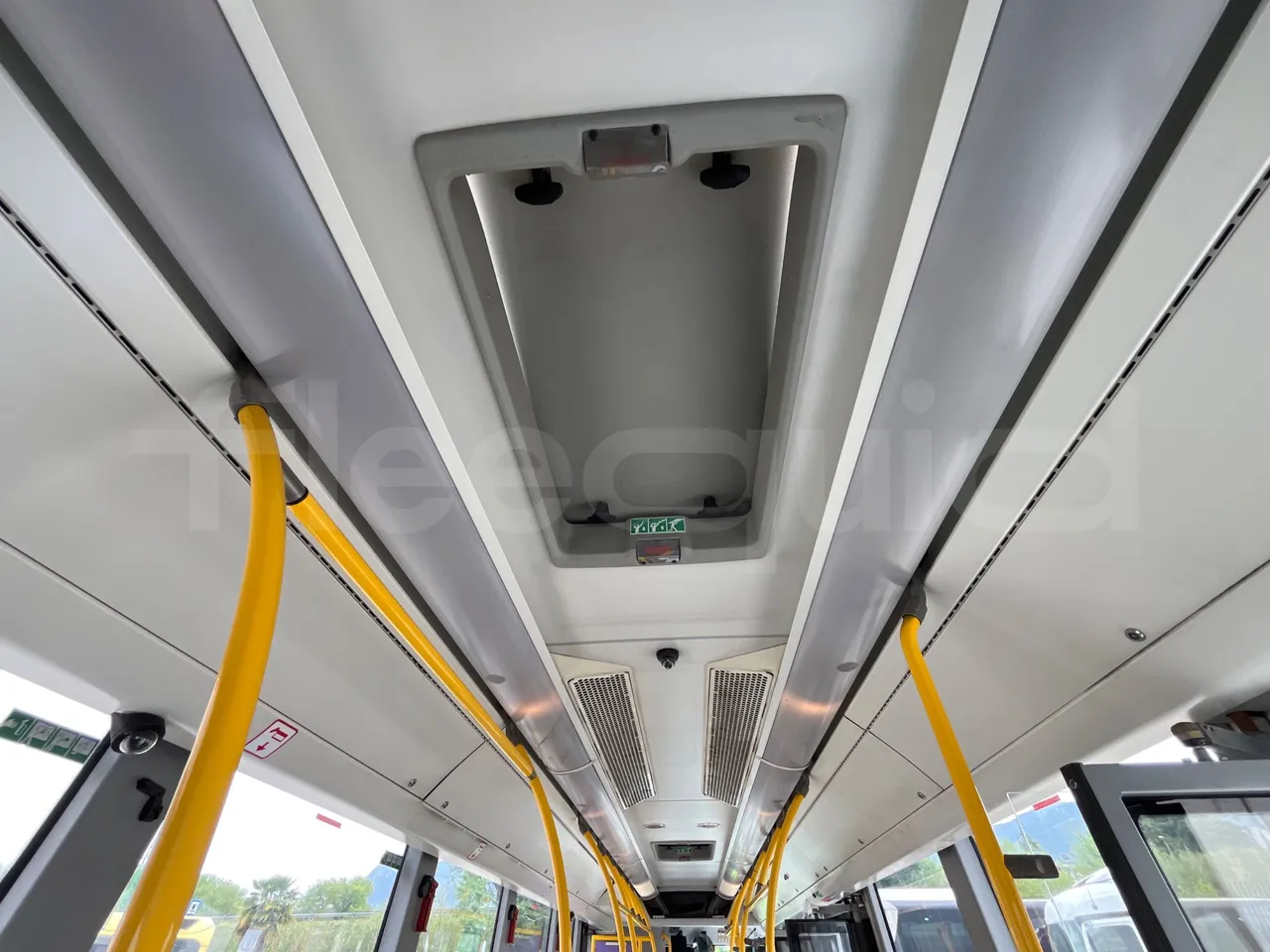 Volvo B4SC 7900  - Euro6 - 177kW - 12.134mt - overhead compartments photo