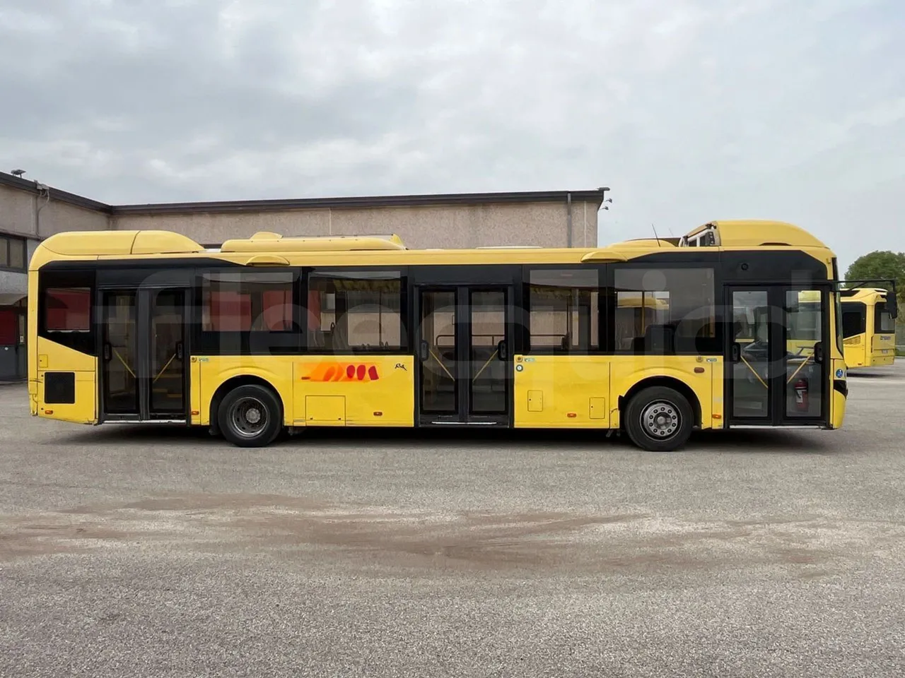 Volvo B4SC 7900  - Euro6 - 177kW - 12.134mt - right side doors closed