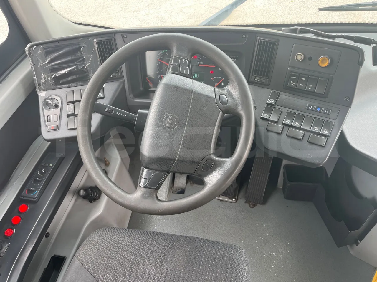 Volvo B4SC 7900  - Euro6 - 177kW - 12.134mt - steering wheel photo