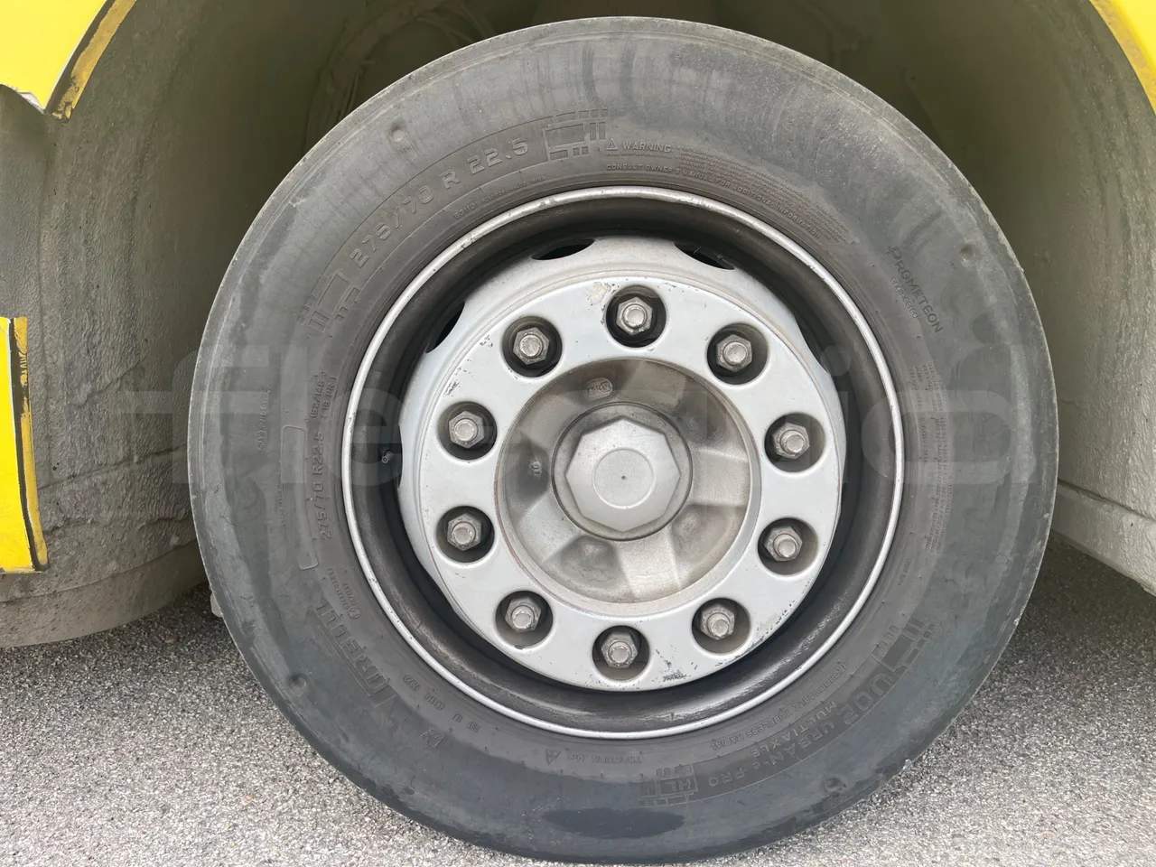 Volvo B4SC 7900  - Euro6 - 177kW - 12.134mt - front left tire measurements