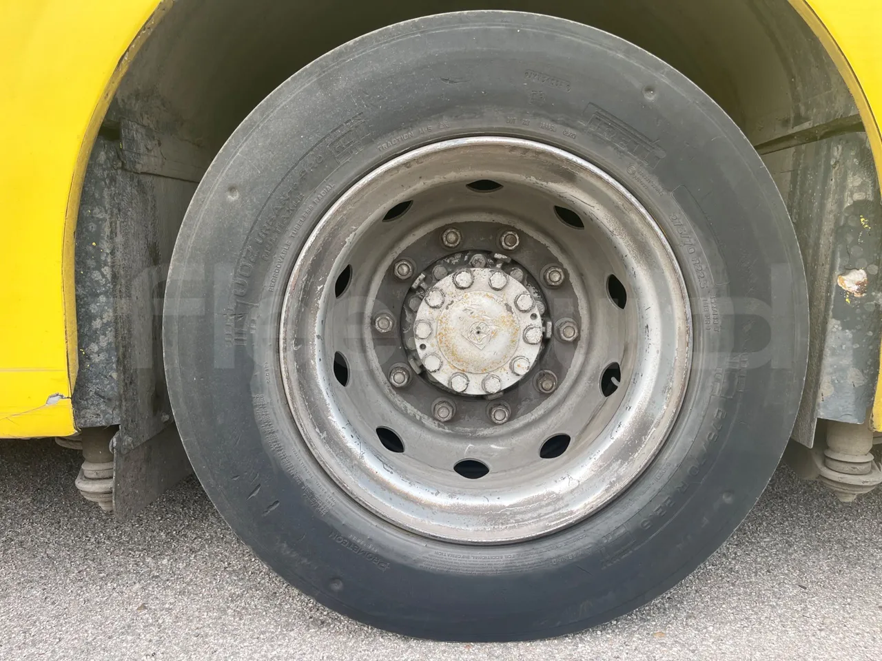 Volvo B4SC 7900  - Euro6 - 177kW - 12.134mt - rear left tire photo