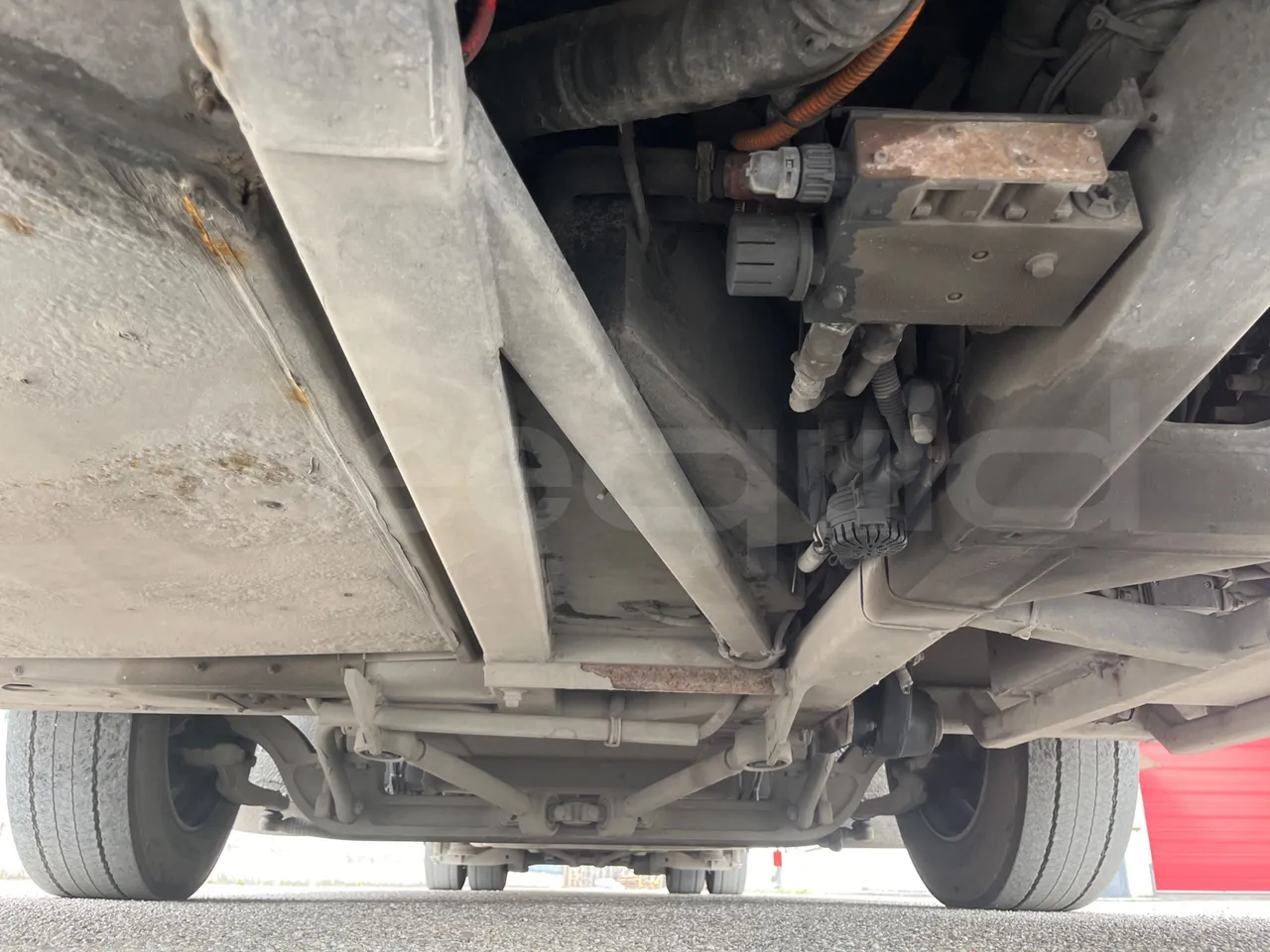 Volvo B4SC 7900  - Euro6 - 177kW - 12.134mt - front undercarriage from front