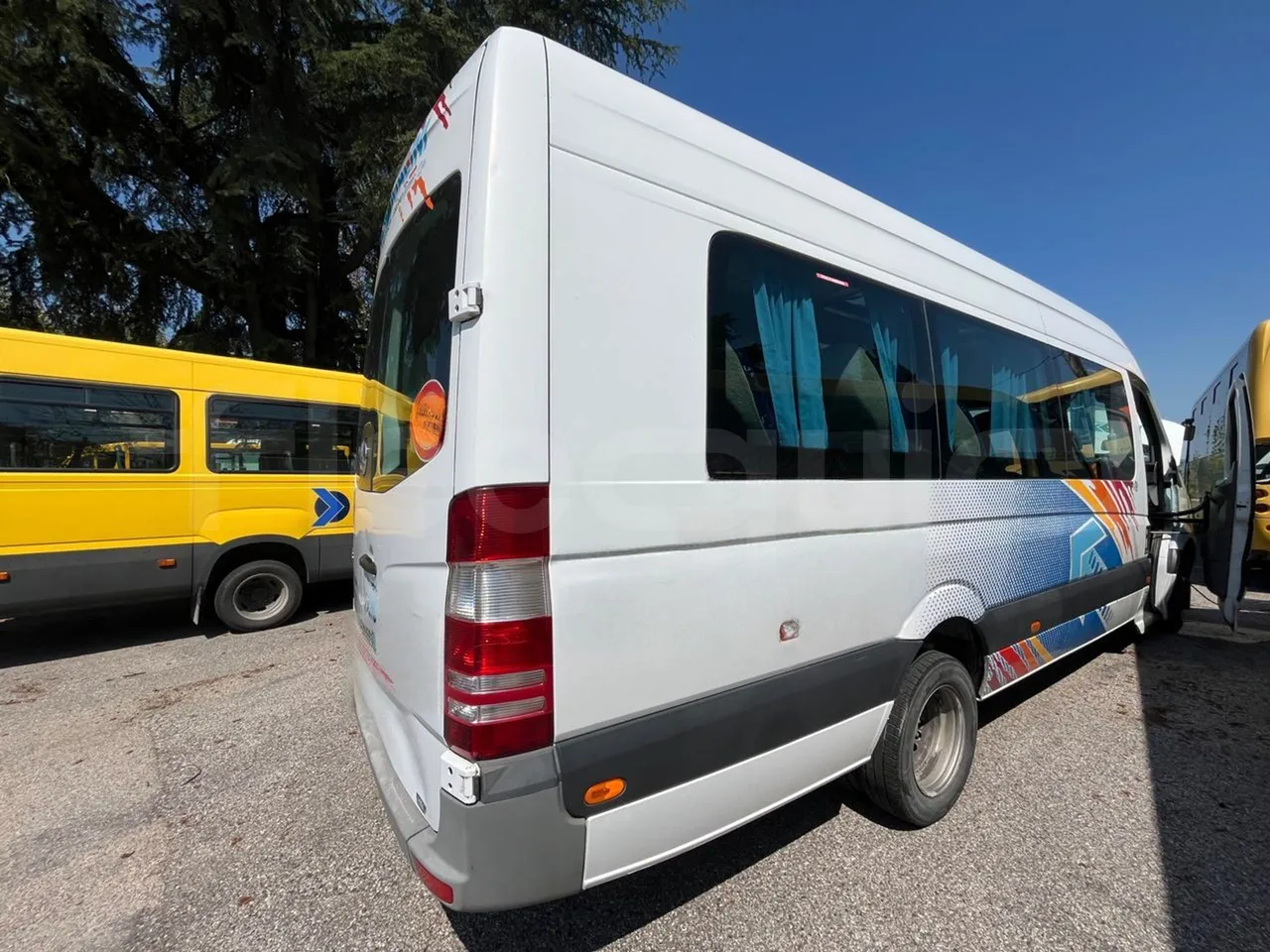 Mercedes-Benz MB906 BB50/Euro 6 - 120 Kw - 7,361 Mt - 3/4 right rear doors closed
