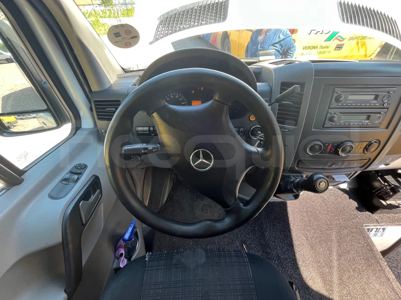 Mercedes-Benz MB906 BB50/Euro 6 - 120 Kw - 7,361 Mt - driver microphone accessories photo