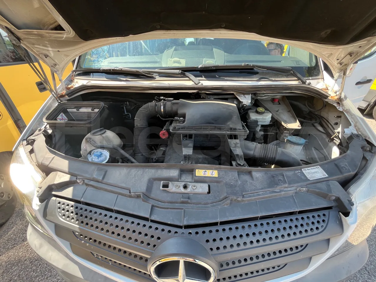 Mercedes-Benz MB906 BB50/Euro 6 - 120 Kw - 7,361 Mt - air conditioning compressor (mandatory for bus to scrap)