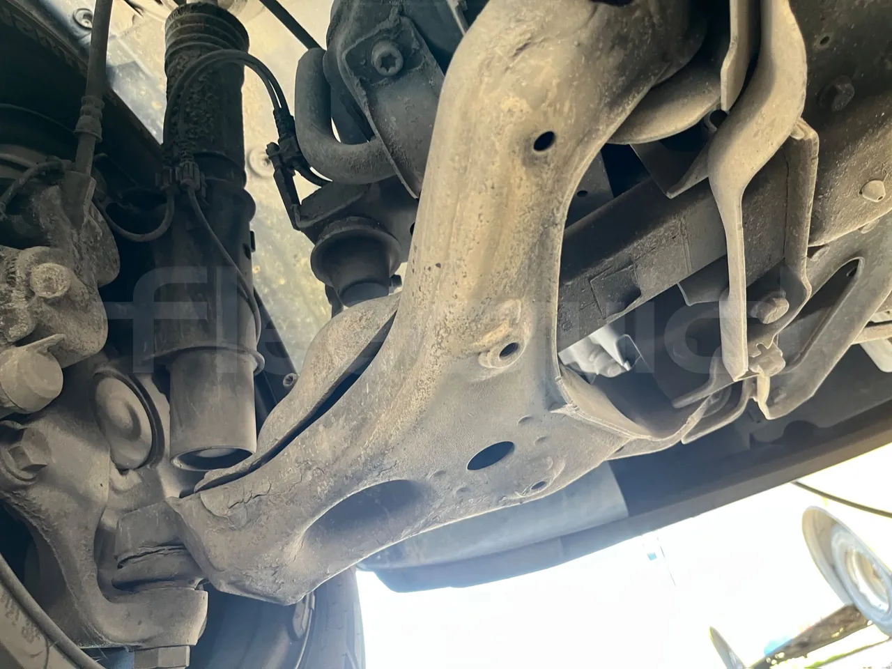 Mercedes-Benz MB906 BB50/Euro 6 - 120 Kw - 7,361 Mt - front brake calipers right