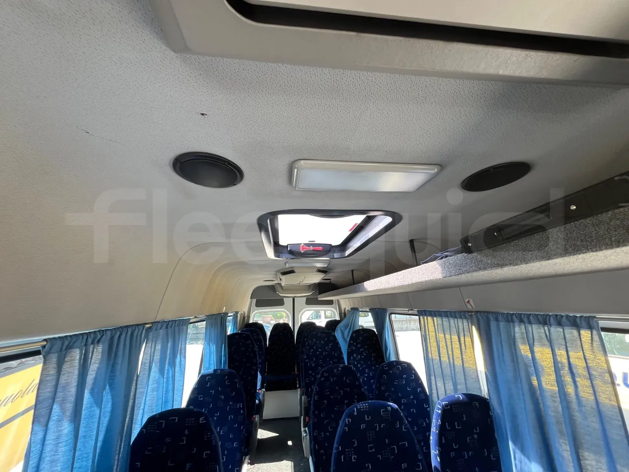 Mercedes-Benz MB906 BB50/Euro 6 - 120 Kw - 7,361 Mt - forward view middle aisle