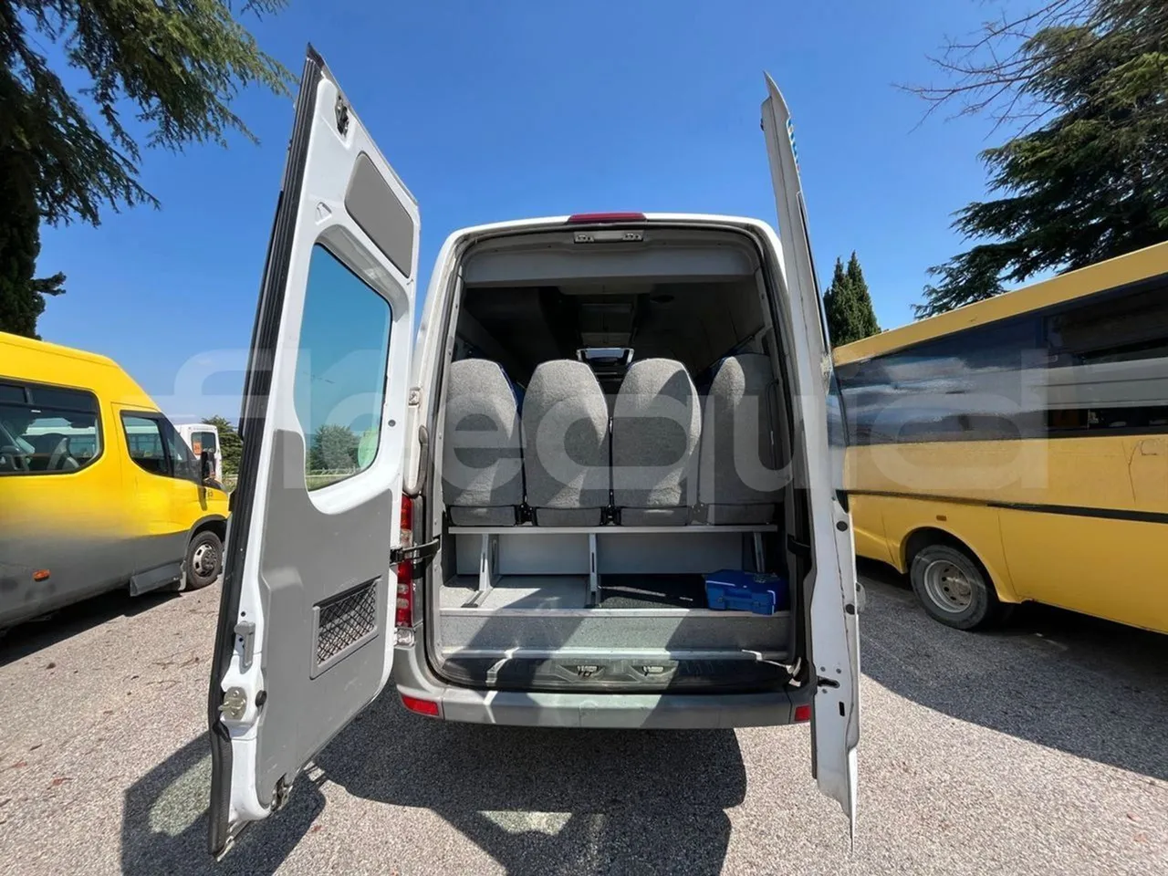 Mercedes-Benz MB906 BB50/Euro 6 - 120 Kw - 7,361 Mt - luggage rack photo