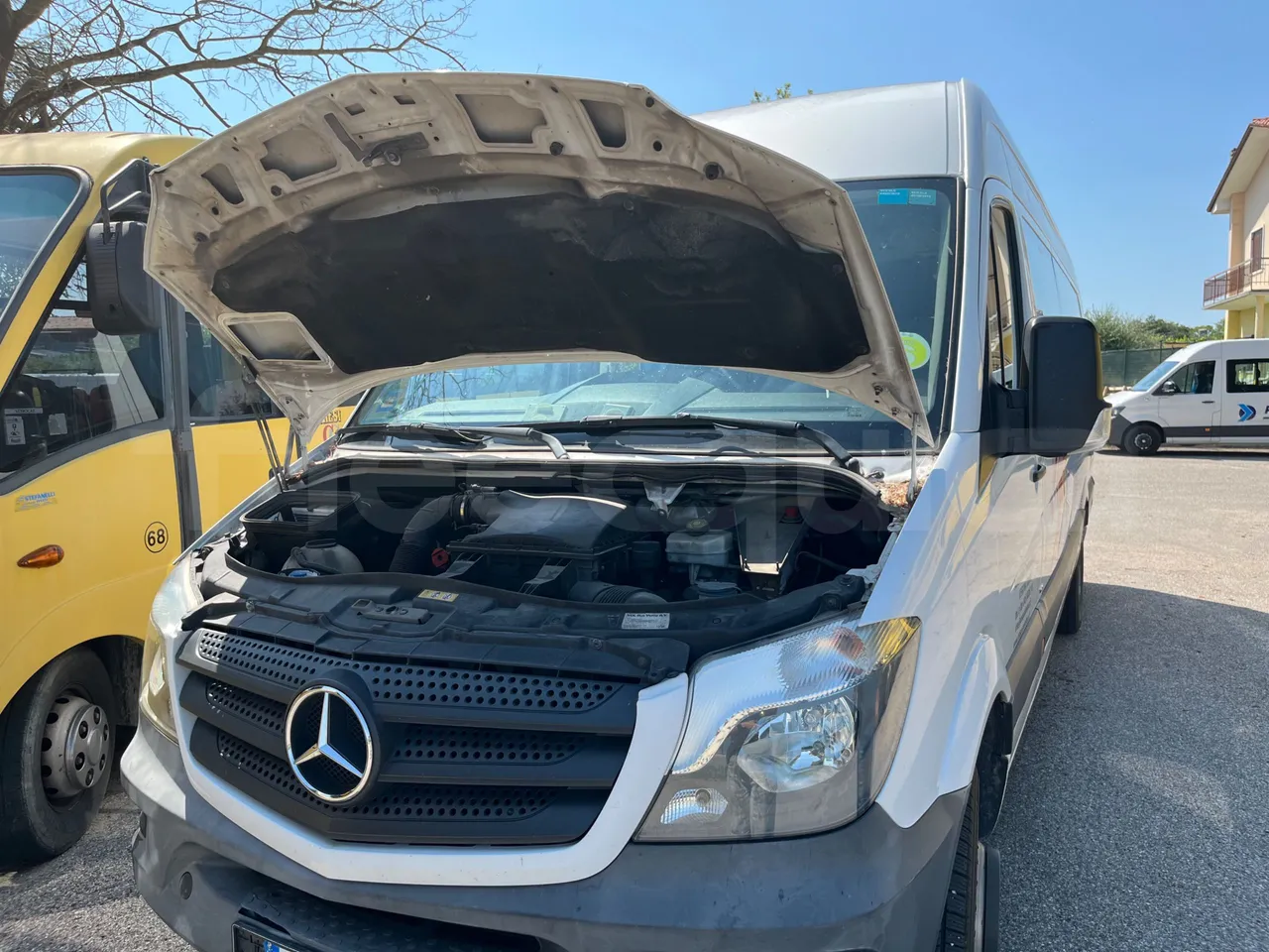 Mercedes-Benz MB906 BB50/Euro 6 - 120 Kw - 7,361 Mt - rear hatch open (mandatory for bus to scrap)