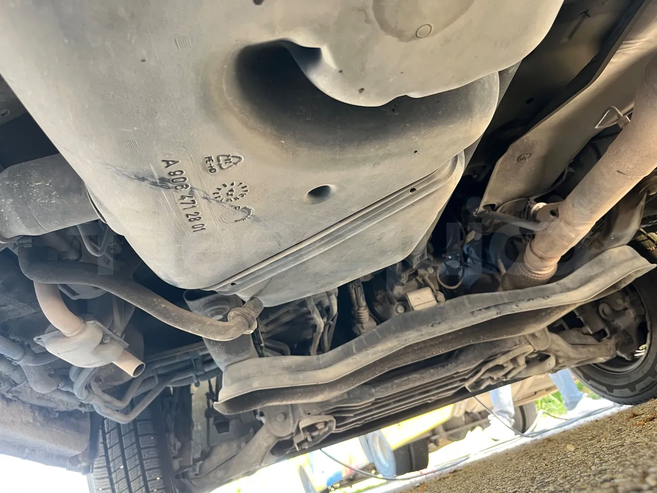 Mercedes-Benz MB906 BB50/Euro 6 - 120 Kw - 7,361 Mt - front axle left side
