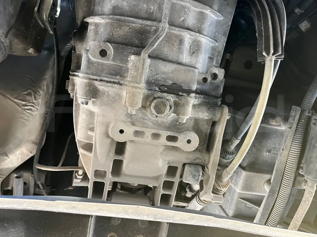 Mercedes-Benz MB906 BB50/Euro 6 - 120 Kw - 7,361 Mt - front axle right side
