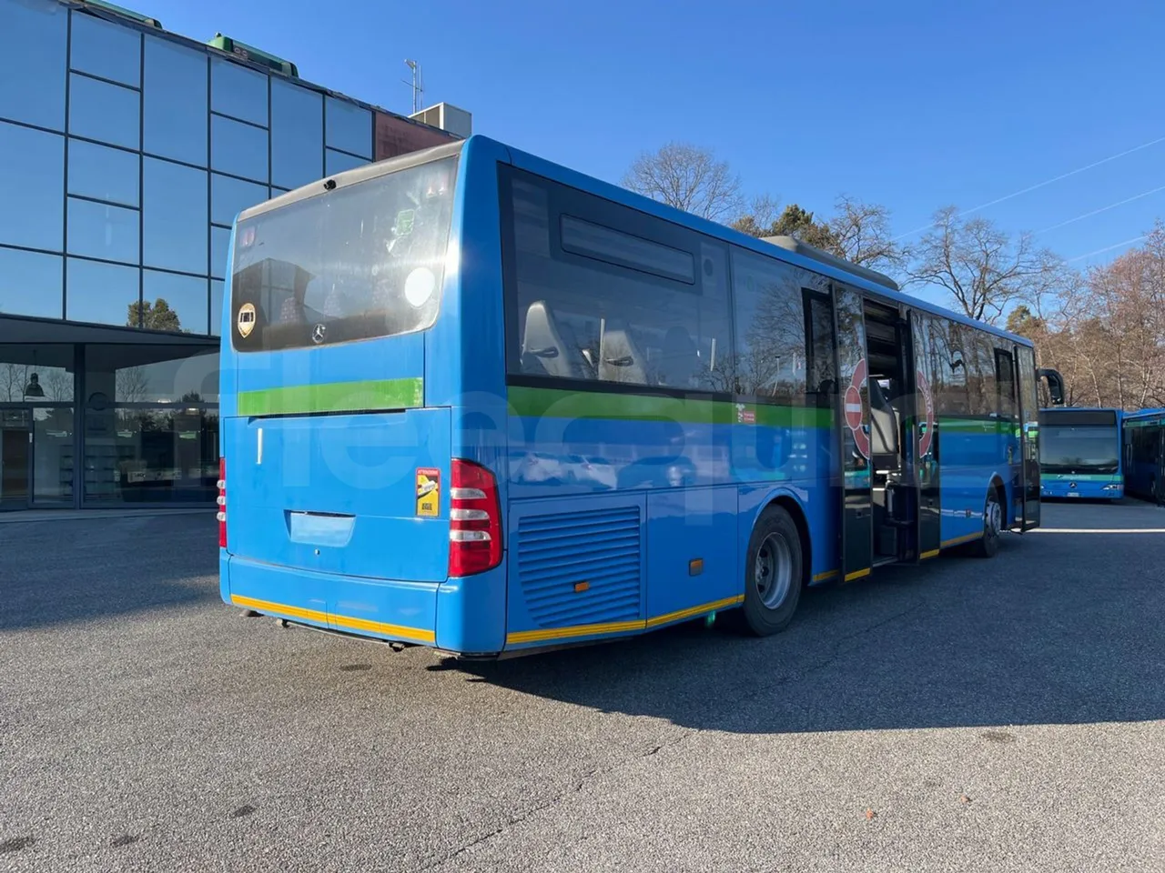 Mercedes-Benz Integro E5 4 - Euro5 - 220kW - 12.140mt - 3/4 right rear doors open