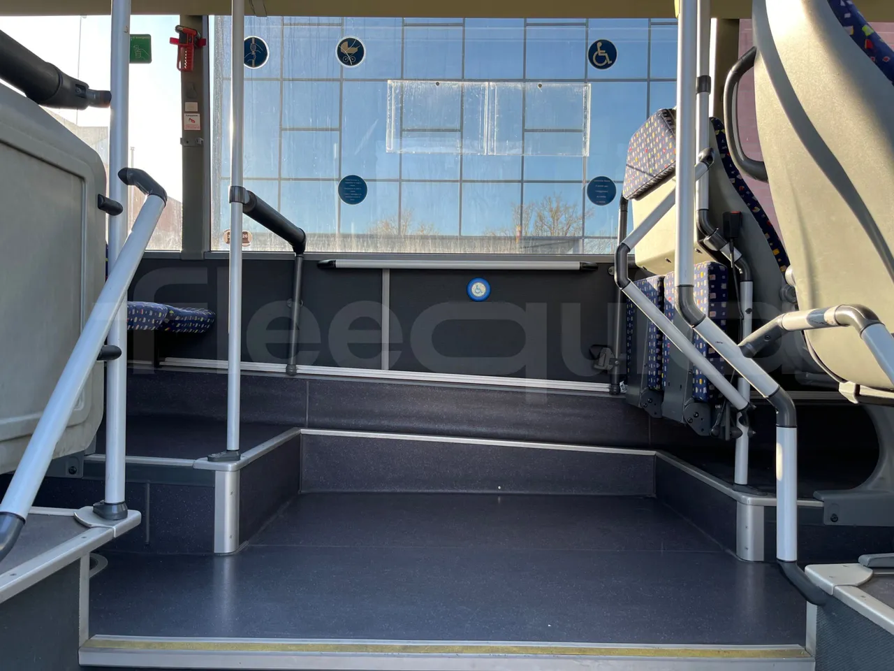 Mercedes-Benz Integro E5 4 - Euro5 - 220kW - 12.140mt - disabled area photo