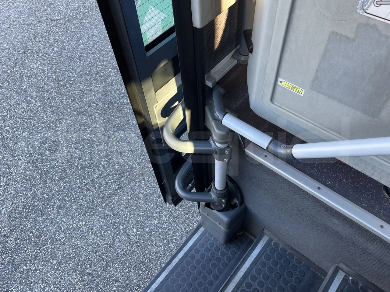 Mercedes-Benz Integro E5 4 - Euro5 - 220kW - 12.140mt - door mechanism photo