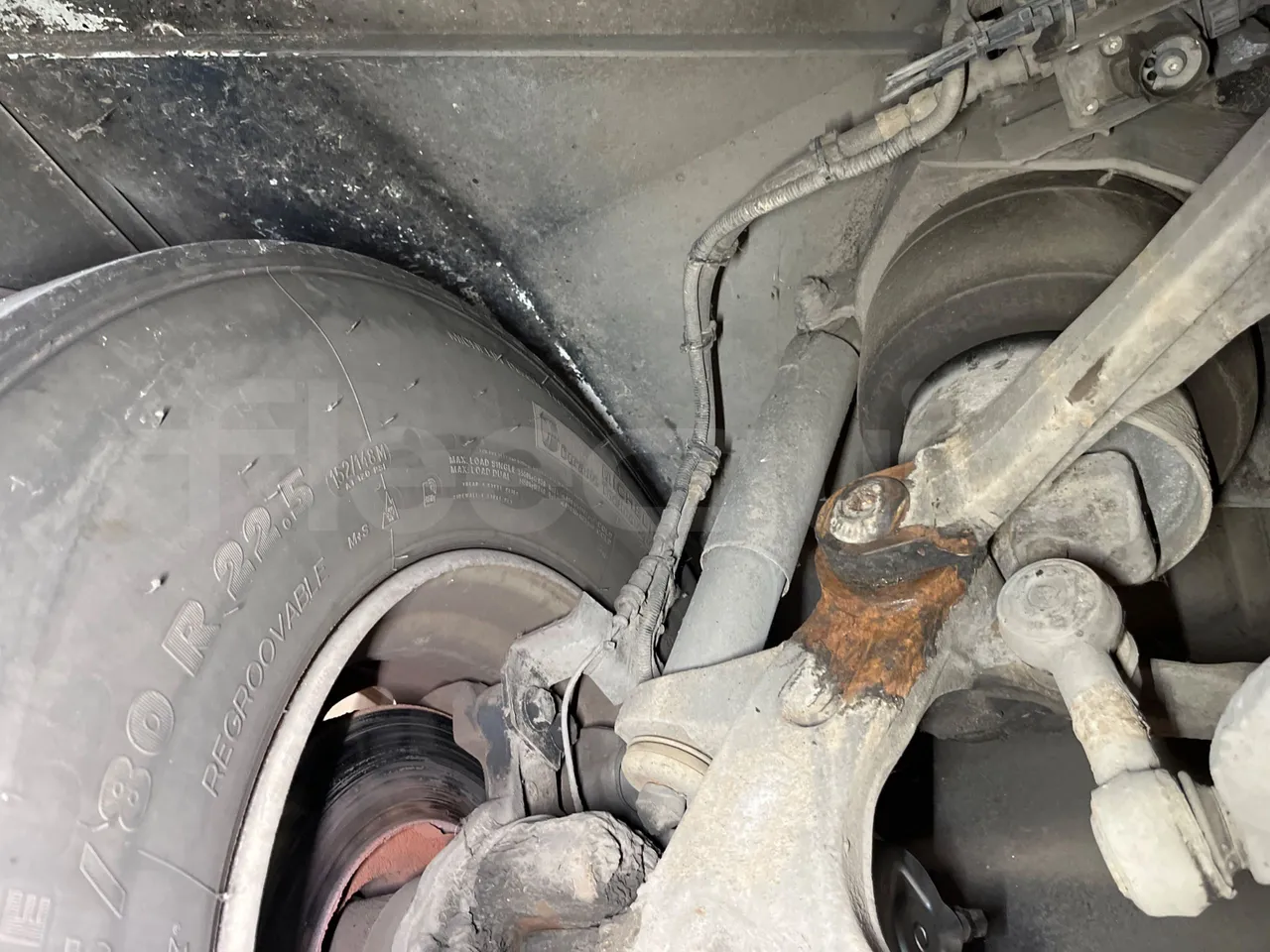 Mercedes-Benz Integro E5 4 - Euro5 - 220kW - 12.140mt - front shock absorbers left