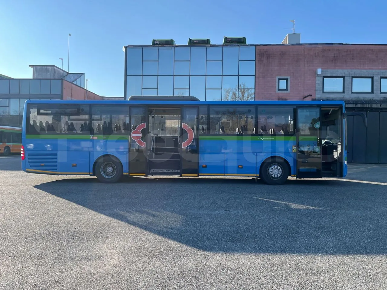 Mercedes-Benz Integro E5 4 - Euro5 - 220kW - 12.140mt - right side doors open