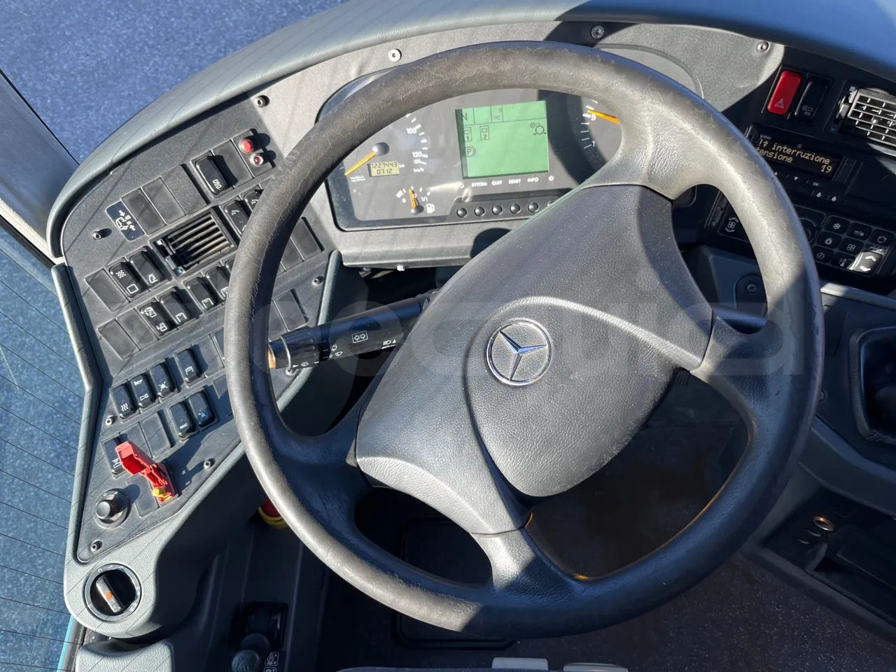 Mercedes-Benz Integro E5 4 - Euro5 - 220kW - 12.140mt - steering wheel photo