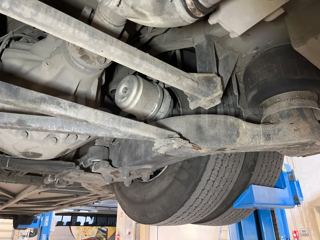 Mercedes-Benz Integro E5 4 - Euro5 - 220kW - 12.140mt - axle 3 right side