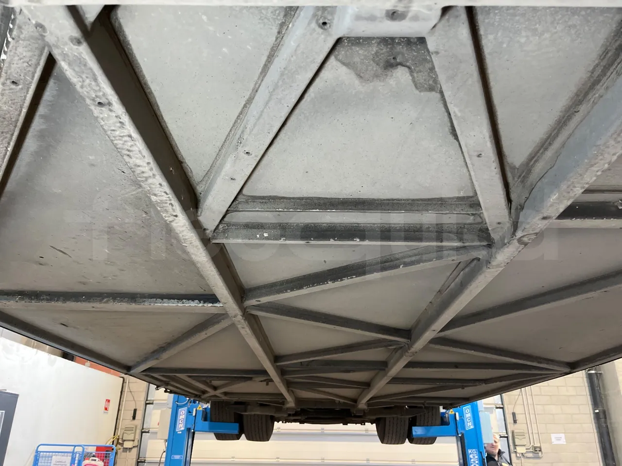 Mercedes-Benz Integro E5 4 - Euro5 - 220kW - 12.140mt - central undercarriage photo