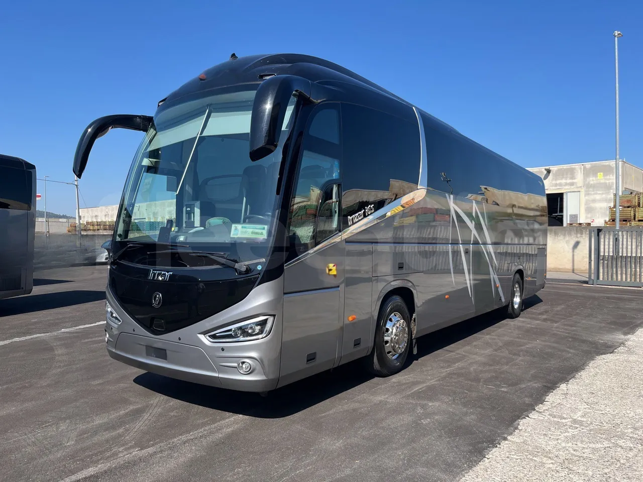 Irizar i6 - 3/4 Front Left Side