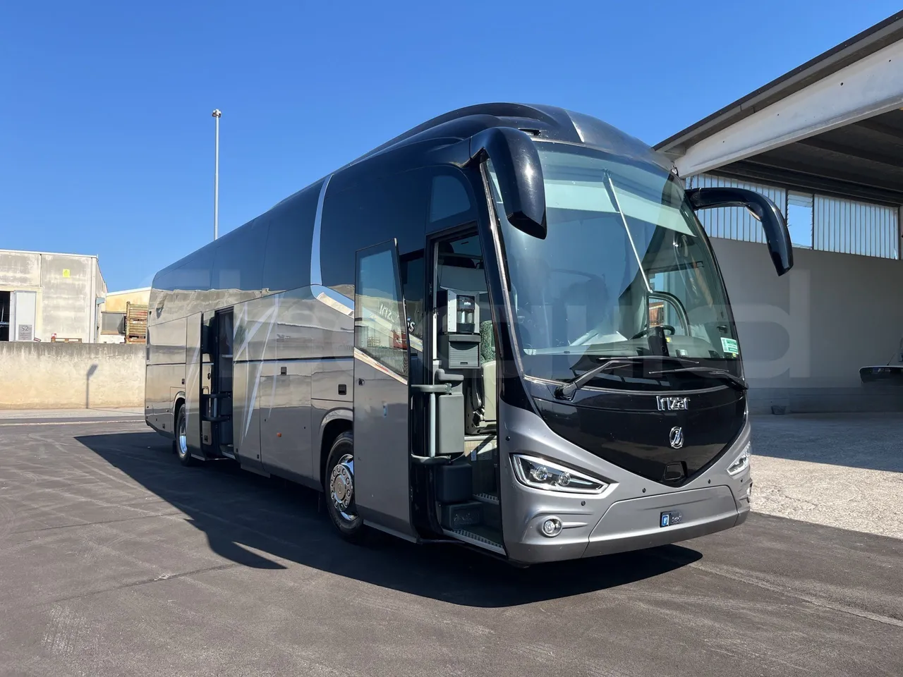 Irizar i6 - 3/4 Front Right Side Doors Open