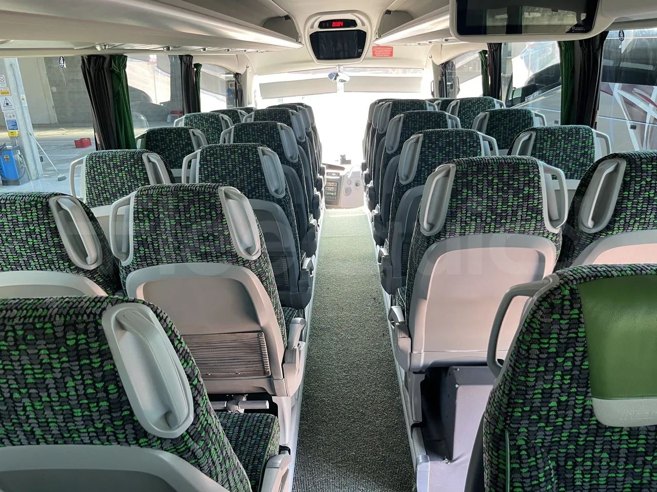 Irizar i6 - Forward Seats From Middle Position