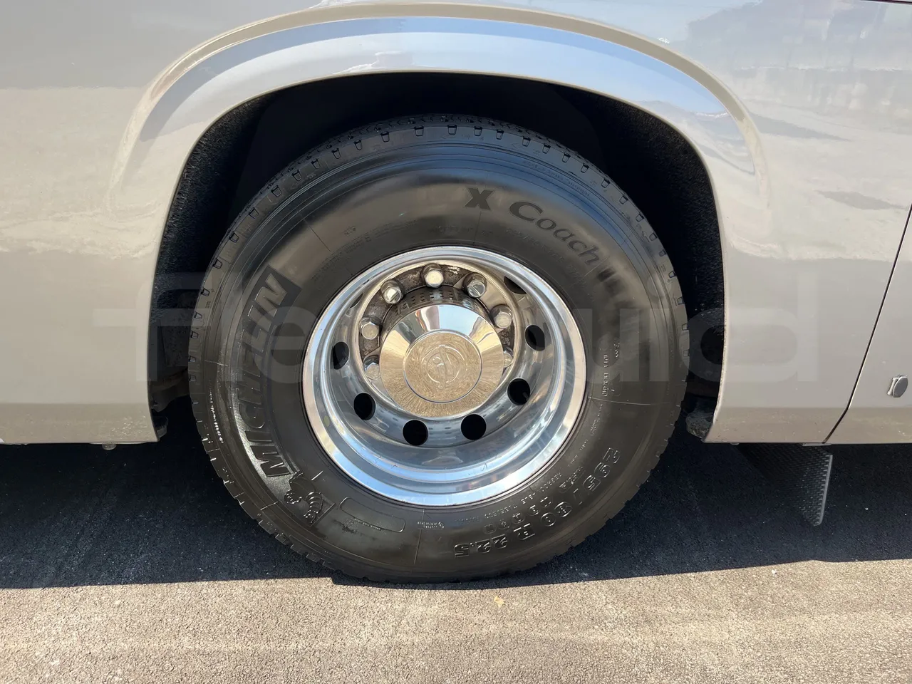 Irizar i6 - Second Axle Left Side: Complete Wheel