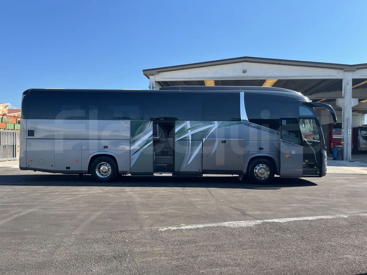 Irizar i6 - Right Side Doors Open