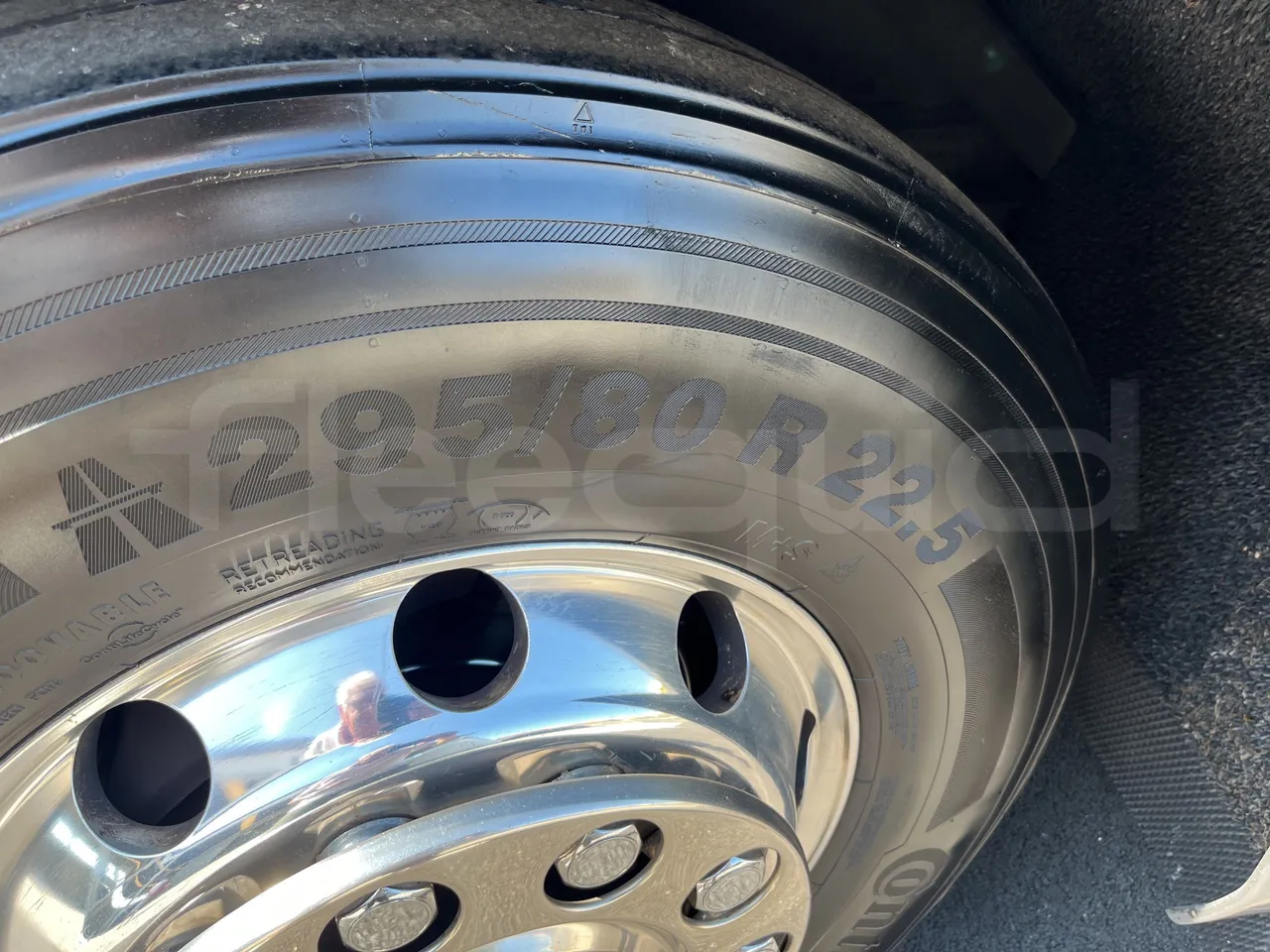 Irizar i6 - First Axle Left Side: Tyre Size
