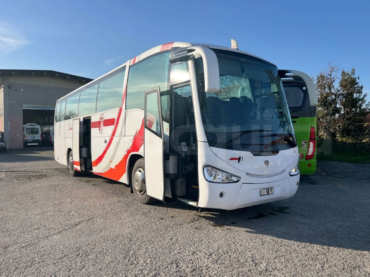 Irizar Scania K380EB - EUR4 - 279kW - 12m - 3/4 right front doors open
